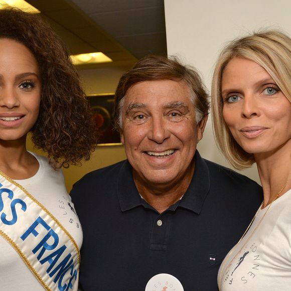 Mais cette année, il y a du changement : Jean-Pierre Foucault va devoir s'adapter à un bouleversement des règles du concours...

Alicia Aylies (Miss France 2017), Jean-Pierre Foucault et Sylvie Tellier lors de la 13e édition du Charity Day dans la salle des marchés d'Aurel BGC dans le quartier de la Bourse à Paris le 11 septembre 2017. © Veeren / Bestimage