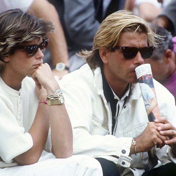 Un article paru dans Dominican Today indiquait que la police nationale, le DICRIM, a certifié que la mort avait été provoquée par un traumatisme crânien et une compression manuelle du cou (pendaison).

Stéphanie de Monaco et Mario Jutard à Roland-Garros en 1987