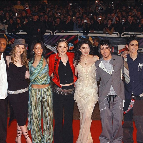 Mais l'élève de la promo 2002 est finalement venu ce 10 janvier 2026

Le 18 janvier 2003, les membres de la Star Academy arrivent à la 4ème cérémonie des NRJ Music Awards au Palais des Festivals. De gauche à droite : Georges-Alain, Houcine, Emma Daumas, Aurelie Konate, Anne-Laure, Nolwenn Leroy, Jeremy Chatelain, Fabien et Alexandre. © Steeve/ABACA. 41535-11