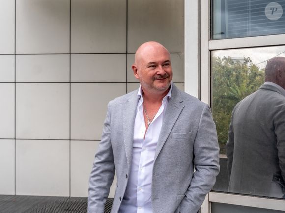 Dès ce lundi 1er décembre, un changement important est prévu dans sa programmation sur Europe 2.

Sebastien Cauet arrive dans les locaux d'Europe 2 le 16 septembre 2025.
© Theo castillon / Bestimage
