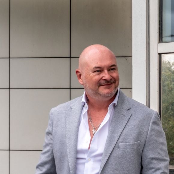 Dès ce lundi 1er décembre, un changement important est prévu dans sa programmation sur Europe 2.

Sebastien Cauet arrive dans les locaux d'Europe 2 le 16 septembre 2025.
© Theo castillon / Bestimage