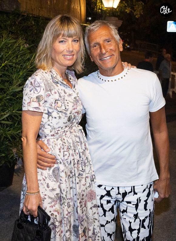 Nagui et sa femme Mélanie Page lors du spectacle "Les gros patinent bien" au théâtre de Verdure lors du 41ème Festival de Ramatuelle (qui fête ses 40 ans) le 10 août 2025.  © Cyril Bruneau / Bestimage