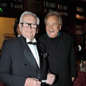Pierre Cardin et Massimo Gargia assistent au Bal de Paris à l'Automobile Club de France à Paris, France, le 06 décembre 2008. Photo de Giancarlo Gorassini/ABACAPRESS.COM