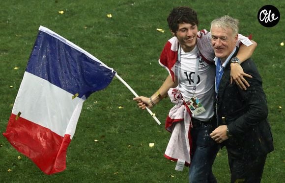 Didier Deschamps et son fils Dylan - L'équipe de France sur la pelouse du stade Loujniki après leur victoire sur la Croatie (4-2) en finale de la Coupe du Monde 2018 (FIFA World Cup Russia2018), le 15 juillet 2018. Photo : ITAR TASS / BESTIMAGE