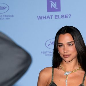 Dua Lipa au photocall de la soirée Nespresso X Dua Lipa sur la plage Nespresso lors du 79ème Festival International du Film de Cannes, France, le 15 mai 2026.
© Lionel Urman/Bestimage