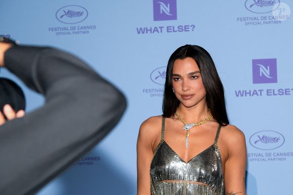 Dua Lipa au photocall de la soirée Nespresso X Dua Lipa sur la plage Nespresso lors du 79ème Festival International du Film de Cannes, France, le 15 mai 2026. 

© Lionel Urman/Bestimage
