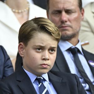 Si le prince George parvient à avoir un téléphone portable, il ne devrait avoir aucun accès à internet. 

Le prince George de Galles - Personnalités à la finale homme du tournoi de tennis de Wimbledon le 13 juillet 2025.
© Chryslène Caillaud / PsnewZ / Bestimage