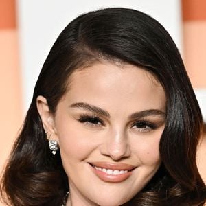 Neutralisez les couleurs pour un camouflage parfait. Utilisez du sous-ton rosé sur le bleu, de l'orangé sur le brun et du jaune sur le violet pour un regard instantanément réveillé.

Selena Gomez - Soirée Vanity Fair lors de la 97ème cérémonie des Oscars à Hollywood le 2 mars 2025.

©BestImage