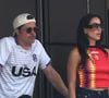 À Los Angeles, acteurs, chanteurs et personnalités internationales se mêlent désormais aux supporters pour vivre les grands moments du tournoi. 

Los Angeles, Royaume-Uni – Des célébrités assistent à la victoire de l'Espagne sur la Belgique en quart de finale de la Coupe du Monde de la FIFA. Sur la photo : Brad Pitt, Ines de Ramon. Backgrid UK / Bestimage