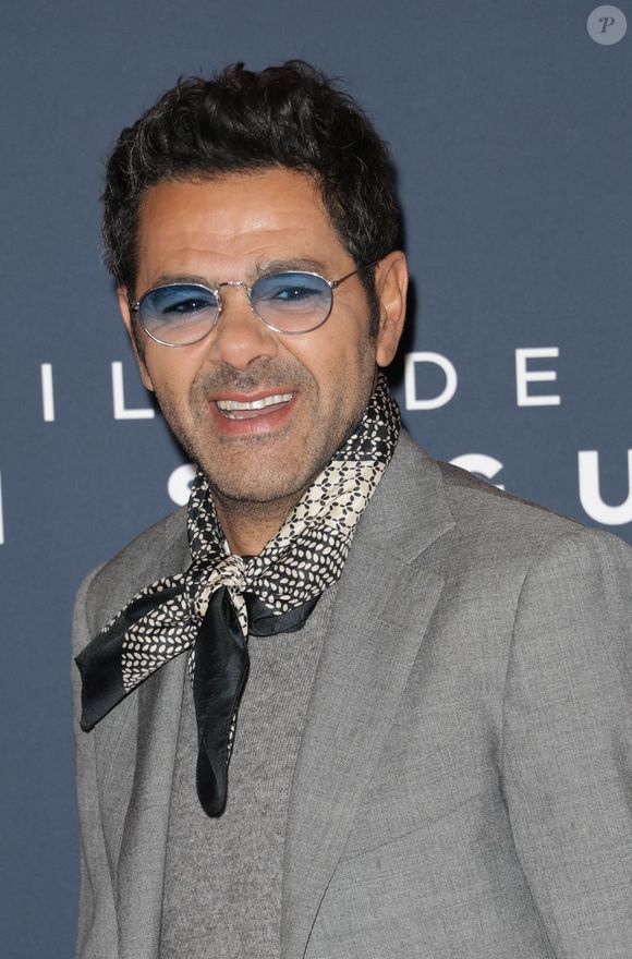 Sur le cliché publié dans sa story par Jamel Debbouze, on le voit, une casquette vissée sur la tête lui cachant les yeux, tout sourire, aux côtés sa fille : l'adolescente, qui a bien grandi, a les mains sur son visage, visiblement surprise...

Jamel Debbouze - Première du film "Mercato" au cinéma "Le Grand Rex" à Paris, le 17 février 2025. © Guirec Coadic/Bestimage