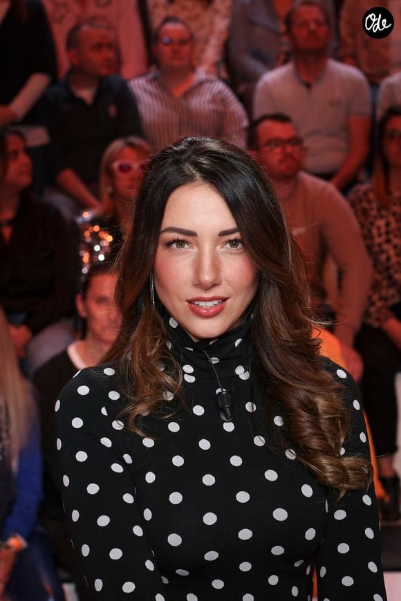 Exclusif - Delphine Wespiser, sur le plateau de  TBT9 présenté par C.Hanouna, et diffusé en direct sur W9, Paris, France, le 02 mars 2026. © Jack Tribeca / Bestimage