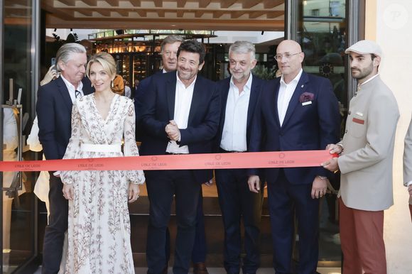 Exclusif -  Jean-Philippe Nuel (Architecte d’intérieur), Maud Bailly (Directrice générale Sofitel, MGallery & Emblems), Sébastien Bazin (PDG du groupe Accor), Patrick Bruel, Pierre Gonzalvez (Maire de l’Isle sur la Sorgue), Emmanuel Borla (Directeur de l’hôtel) - Patrick Bruel inaugure son hôtel cinq étoiles "L'Isle de Leos MGallery" à L'Isle-sur-la-Sorgue, France, le 23 septembre 2025. 
 © Jack Tribeca / Bestimage