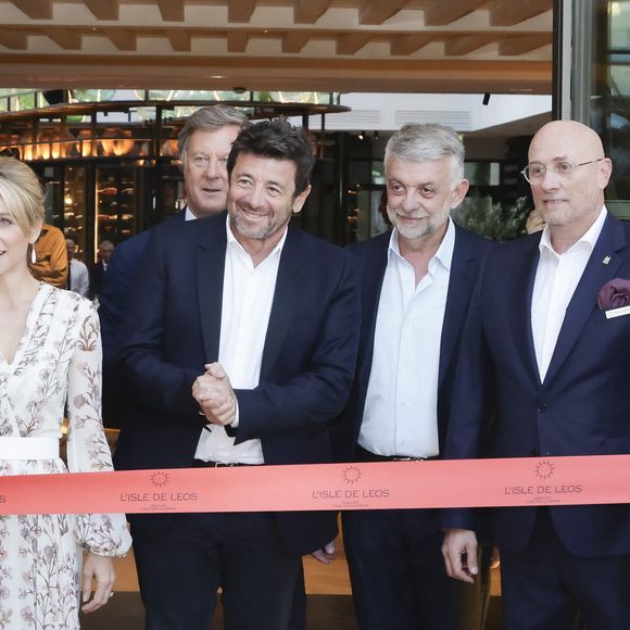 Exclusif -  Jean-Philippe Nuel (Architecte d’intérieur), Maud Bailly (Directrice générale Sofitel, MGallery & Emblems), Sébastien Bazin (PDG du groupe Accor), Patrick Bruel, Pierre Gonzalvez (Maire de l’Isle sur la Sorgue), Emmanuel Borla (Directeur de l’hôtel) - Patrick Bruel inaugure son hôtel cinq étoiles "L'Isle de Leos MGallery" à L'Isle-sur-la-Sorgue, France, le 23 septembre 2025. 
 © Jack Tribeca / Bestimage