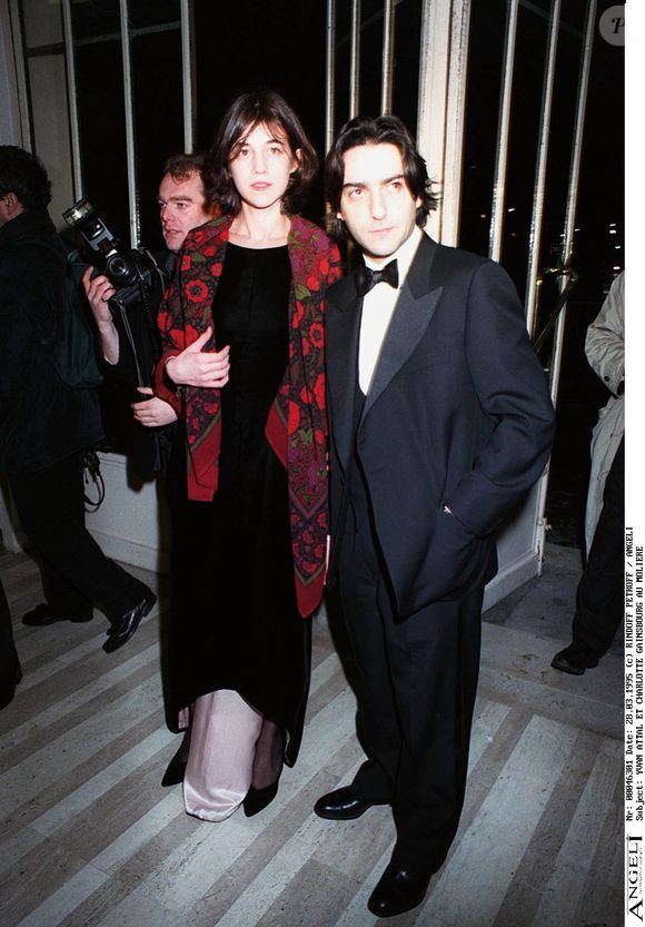 Archives : Charlotte Gainsbourg et Yvan Attal à la 9ème cérémonie des Molières 1995. Photo par BERTRAND RINDOFF PETROFF / BESTIMAGE