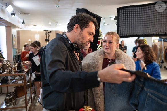Exclusif - Arnaud Ducret, Lucie Vales-Soalhat en backstage du tournage de l'émission "Panique au grand magasin" diffusée le 15 décembre 2025 sur TF1. © Cyril Moreau/Bestimage