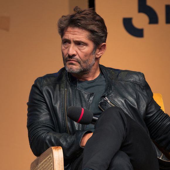 Tout en affichant sa silhouette toujours aussi athlétique dans une vidéo, il écrit en légende :

Bixente Lizarazu  - Journée "Demain le sport" à la Maison de la Radio et de la Musique à Paris le 7 Octobre 2025. © Florian Lavielle/Bestimage