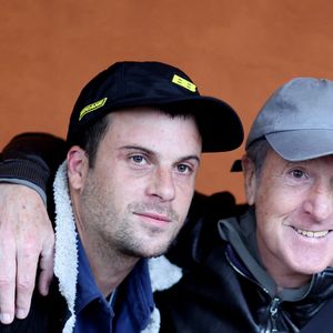 François Cluzet et son fils Paul au village lors des Internationaux de France de tennis de Roland Garros 2024, à Paris, France, le 1er juin 2024. © Jacovides-Moreau/Bestimage