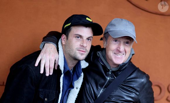François Cluzet et son fils Paul au village lors des Internationaux de France de tennis de Roland Garros 2024, à Paris, France, le 1er juin 2024. © Jacovides-Moreau/Bestimage