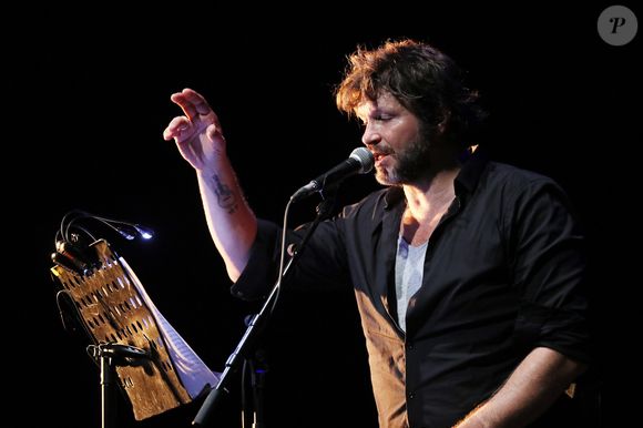 Exclusif - Bertrand Cantat (ex-membre du groupe "Noir Désir" et actuel membre du groupe "Détroit") fait une pause dans sa carrière musicale et se lance dans une tournée de lecture de textes poétiques avec deux musiciens autour de lui. Cenon, le 22 septembre 2016.
© Patrick Bernard/ Bestimage