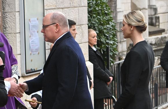 Le prince Albert II de Monaco et la princesse Charlène de Monaco - Obsèques de Didier Guillaume (ancien ministre de l'Agriculture entre 2018 et 2020 et ancien Ministre d'Etat de Monaco 2024–2025) en la cathédrale Notre-Dame-Immaculée de Monaco le 23 janvier 2025. © Bruno Bebert/Bestimage