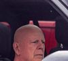 Ces révélations relancent les interrogations sur les conditions de ses derniers tournages avant l’annonce officielle de la maladie.

EXCLUSIF Los Angeles, CA L'acteur emblématique Bruce Willis a été vu en train de se promener en voiture dans Santa Monica, accompagné de ses gardiens.

Photo : Bruce Willis

Backgrid USA / Bestimage
