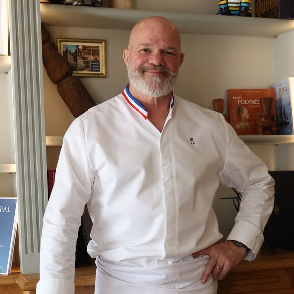 Exclusif - Le chef Philippe Etchebest dans les cuisines de son restaurant "Maison Nouvelle" à Bordeaux, le 11 avril 2025. ©Jean-Marc Lhomer/Bestimage.