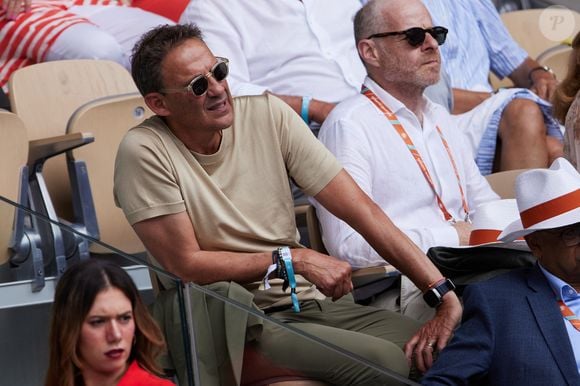 Julien Courbet - Célébrités en tribunes des Internationaux de France de tennis de Roland Garros 2023 à Paris le 11 juin 2023. © Jacovides-Moreau/Bestimage