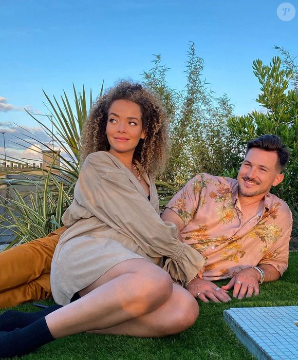 Côté vie privée, elle est mariée depuis 2018 à Damien Noel, ancien champion de BMX et nageur en compétition.

Anaïs Grangerac sur Instagram