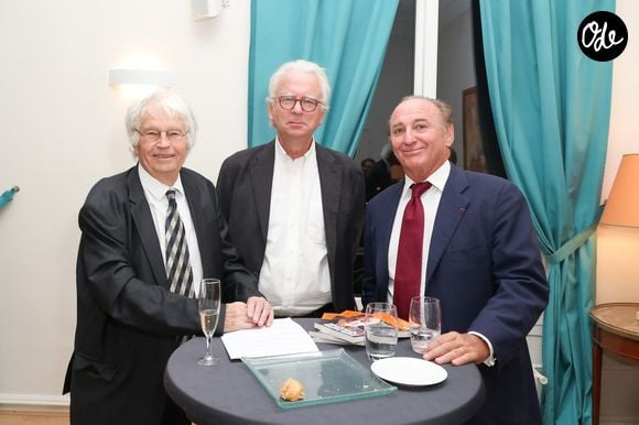 La soirée s’est ainsi inscrite dans la vocation du Cercle de la Revue des Deux Mondes à favoriser les échanges et le débat entre personnalités de différents horizons.

Exclusif - Jean-Jacques Annaud, Michel de Rosen et Pierre Tattevin - R.Lescure, ministre de l'économie est l'invité du dîner de la Revue des Deux Mondes à la maison de l'Amérique Latine à Paris le 6 octobre 2026.© Jack Tribeca / Bestimage