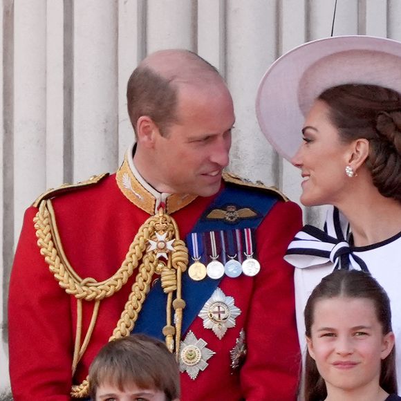 Le couple a décidé d'inscrire l'aîné à Eton College

Le 15 juin 2024, le Prince et la Princesse de Galles avec leurs enfants, le Prince George, le Prince Louis et la Princesse Charlotte, sur le balcon du Palais de Buckingham, à Londres. ©Gareth Fuller/PA Wire