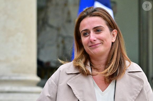 Marine Tondelier, secrétaire nationale du parti de gauche français Les Écologistes - Les chefs des partis politiques et des groupes parlementaires de l'Assemblée nationale votent du palais présidentiel de l'Elysée à Paris, France, le 10 octobre 2025. © Christian Liewig/Bestimage