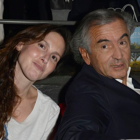 Justine Lévy et son père Bernard-Henri Lévy -  People assistent au concert de Arielle Dombasle à la Cigale à Paris le 4 novembre 2015. © Guirec Coadic / Bestimage