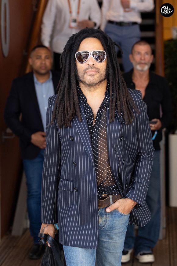 avant plusieurs photos du concert de la figure du rock britannique, notamment en coulisses, où les deux amoureux posent avec Lenny Kravitz.

Lenny Kravitz lors des Internationaux de France de Tennis de Roland Garros 2026, à Paris, France, le 7 juin 2026. © Jacovides-Moreau/Bestimage