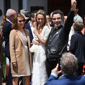 Nathalie Baye - Mariage de Laura Smet et Raphaël Lancrey-Javal à l'église Notre-Dame des Flots au Cap-Ferret le jour de l'anniversaire de son père Johnny Hallyday le 15 juin 2019. © Agence / Bestimage