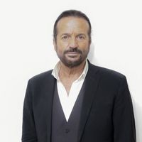 Francis Lalanne papa de 5 enfants : Qui sont les mamans, Alice qui avait 38 ans de moins que lui, et Stella, partie vivre à des milliers de kilomètres?