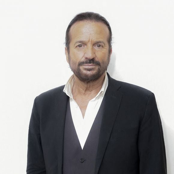 Francis Lalanne a cinq enfants, quatre avec Stella Sulak et une avec Alice Poussin.

Exclusif - Francis Lalanne - Backstage - Enregistrement de l'émission "TPMP (Touche Pas à Mon Poste)", présentée par C.Hanouna et diffusée en direct sur la huit. © Jack Tribeca / Bestimage