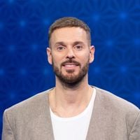 Matt Pokora : son frère aîné Julien, qui est son portrait craché, mène lui aussi une carrière dans la musique