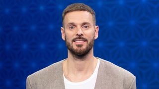 Matt Pokora : son frère aîné Julien, qui est son portrait craché, mène lui aussi une carrière dans la musique