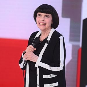 Mireille Mathieu célèbre ses 60 ans de carrière.

Exclusif - Mireille Mathieu - Enregistrement de l'émission "Vivement dimanche" aux studios Rive Gauche, présentée par M.Drucker sur France2. ©Guillaume Gaffiot/Bestimage