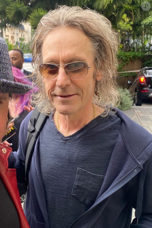 Exclusif - Perry Bamonte - Le groupe The Cure quitte l'hôtel Four Seasons de Beverly Hills avant leur spectacle au Hollywood Bowl le 24 mai 2023. Backgrid USA / Bestimage