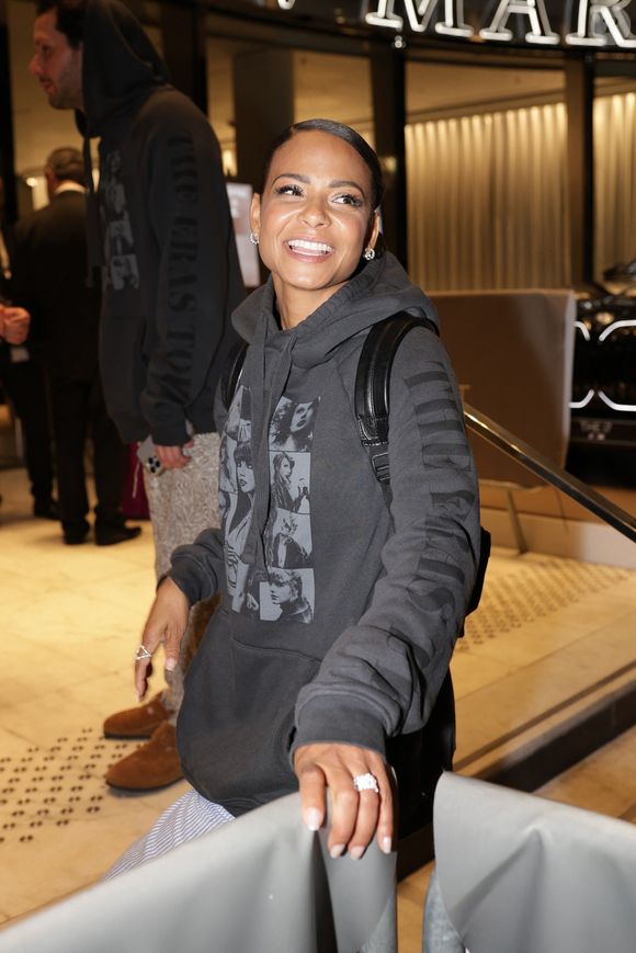 Cannes, FRANCE - La chanteuse et actrice Christina Milian est tout sourire alors qu'elle sort pour la nuit dans un sweat à capuche Taylor Swift pendant le Festival du Film de Cannes en France.
©Backgrid USA / Bestimage