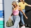 Tout comme Khloe Kardashian

Khloe Kardashian porte un corset XXS rose, un jean déchiré et un sac camouflage Louis Vuitton à la sortie d'un studio dans le quartier de Calabasas à Los Angeles, le 3 septembre 2019.