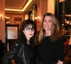 L'actrice assistait à la troisième édition du salon du livre de Saint-Germain-des-Prés.

Anne Parillaud, Tiffany Breuvart - Personnalités aux Deux Magots pour la 3ème édition du salon du livre à Saint-Germain-des-Prés "Des pages avant la plage" à Paris le 6 juin 2026

© Philippe Baldini / Bestimage