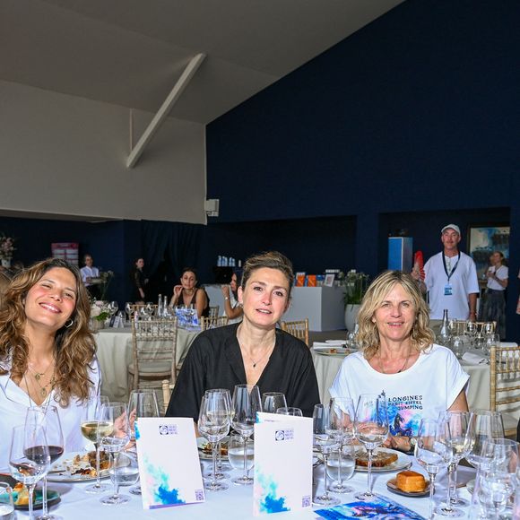 Penelope Caillet, Vanille Clerc, Julie Gayet, Virginie Coupérie-Eiffel et Tony Estanguet dans l'espace VIP, le Pavillon Eiffel, lors de la 12ème édition Longines Paris Eiffel Jumping au pied de la Tour Eiffel sur le Champ-de-Mars à Paris, France, le 19 juin 2026. © Perusseau-Veeren/Bestimage