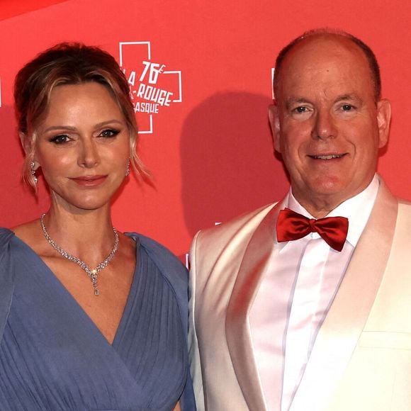 dont une ferme d'animaux accueillant chevaux, chèvres et moutons, 

Le prince Albert II de Monaco et la princesse Charlene - 76ème Bal de la Croix Rouge dans la salle des Etoiles à Monaco le 12 juillet 2025. © Claudia Albuquerque/Bestimage