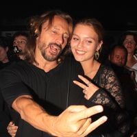 Bob Sinclar fier de sa fille Paloma, Dj à Cannes : En robe bustier noire, elle mixe pour un prestigieux défilé