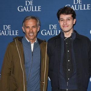Paul Belmondo et son fils Giacomo Belmondo à l'avant-première du film "De Gaulle" au cinéma UGC Normandie, le 24 février 2020. 

Photo : Coadic Guirec / Bestimage
