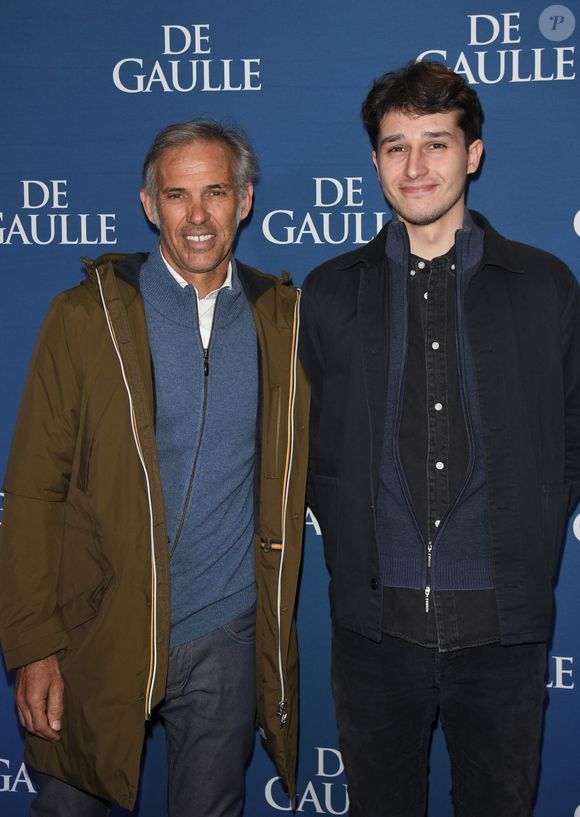 Paul Belmondo et son fils Giacomo Belmondo à l'avant-première du film "De Gaulle" au cinéma UGC Normandie, le 24 février 2020. 

Photo : Coadic Guirec / Bestimage
