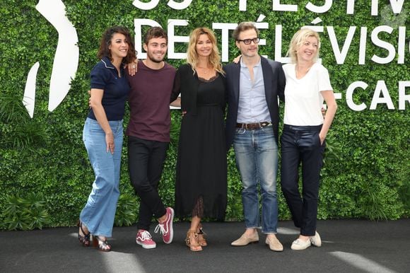 Samira Lachhab, Clément Rémiens, Ingrid Chauvin, Axel Kiener, Luce Mouchel au photocall de "Demain nous appartient" - Photocalls lors du 59ème festival de la Télévision de Monte-Carlo à Monaco, le 15 juin 2019. © Denis Guignebourg/Bestimage