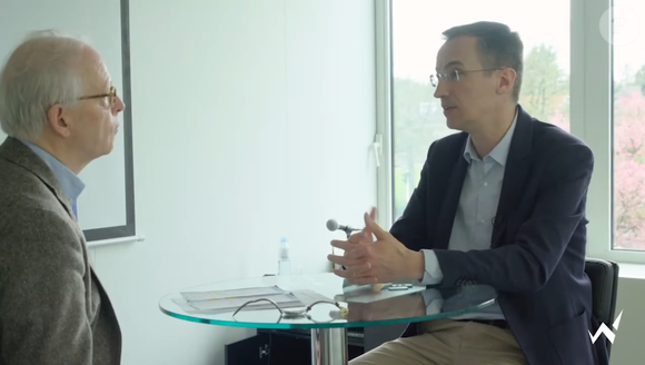 "Il paiera les études de ses deux filles et trois garçons mais ils n'auront rien d'autre", apprend-on 

Découvrez l’interview de Pierre Edouard Stérin pour Waterloo Asset Management. YouTube
